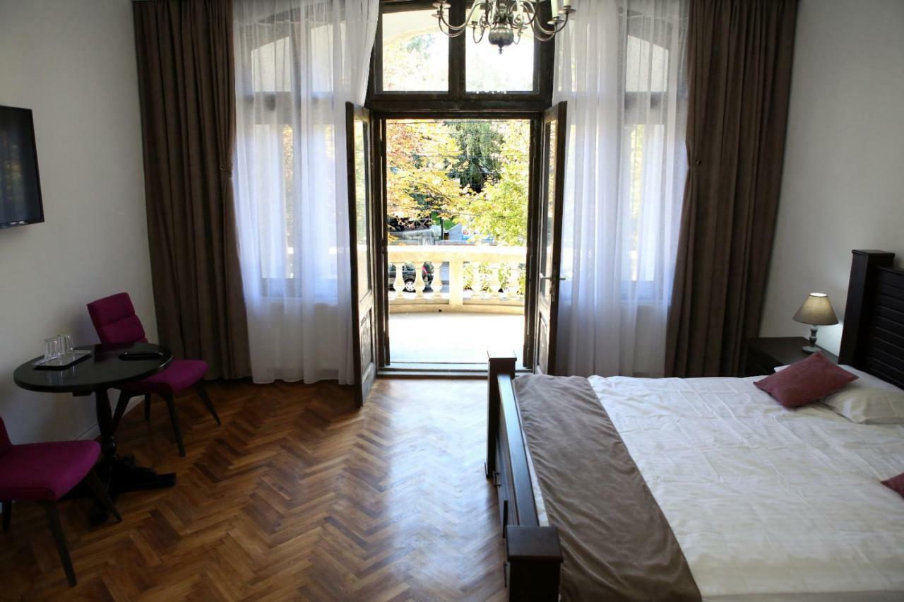 Aleea Teilor Hotel Cîmpulung Exterior foto